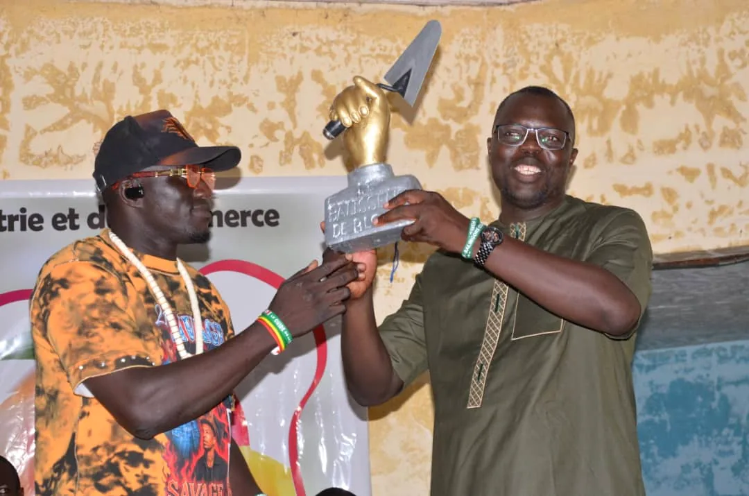 Remise de trophée pendant le Festival Foumangaffe 2026
